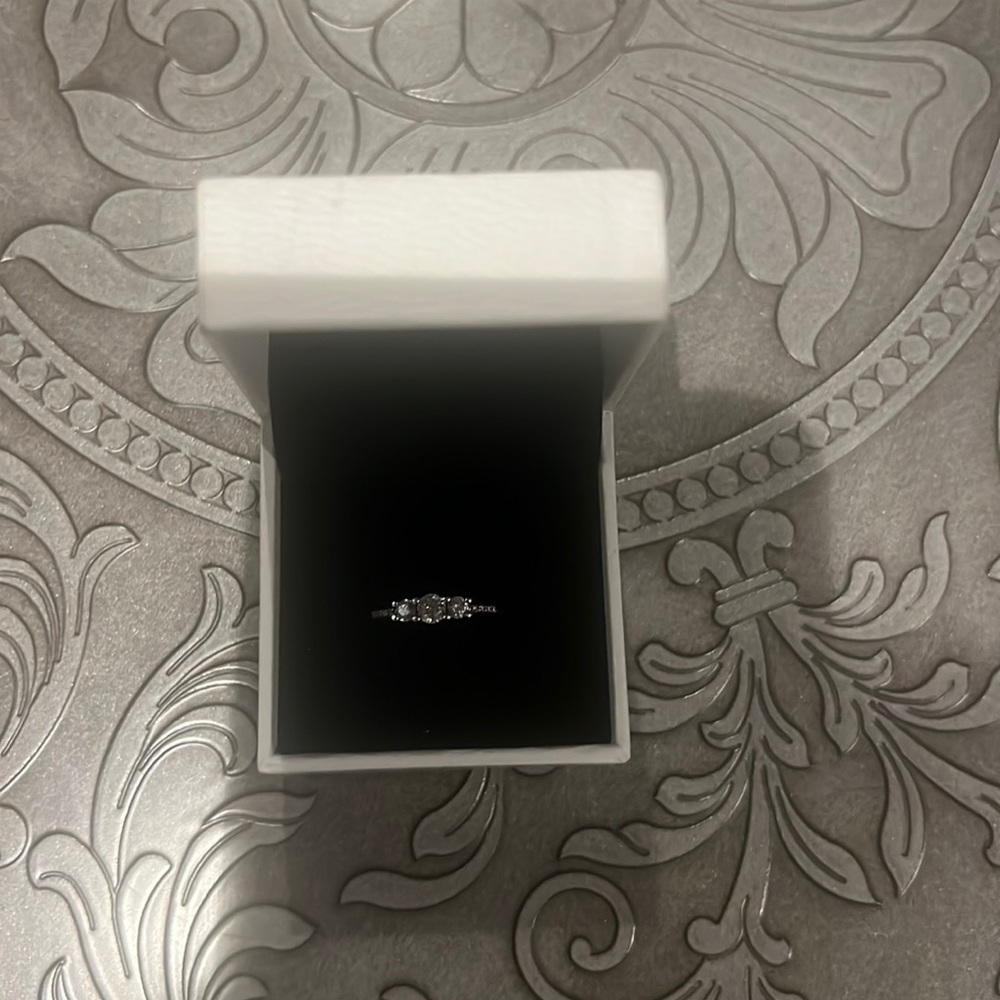 NWT * Pandora Clear Three Stone Ring Size 7